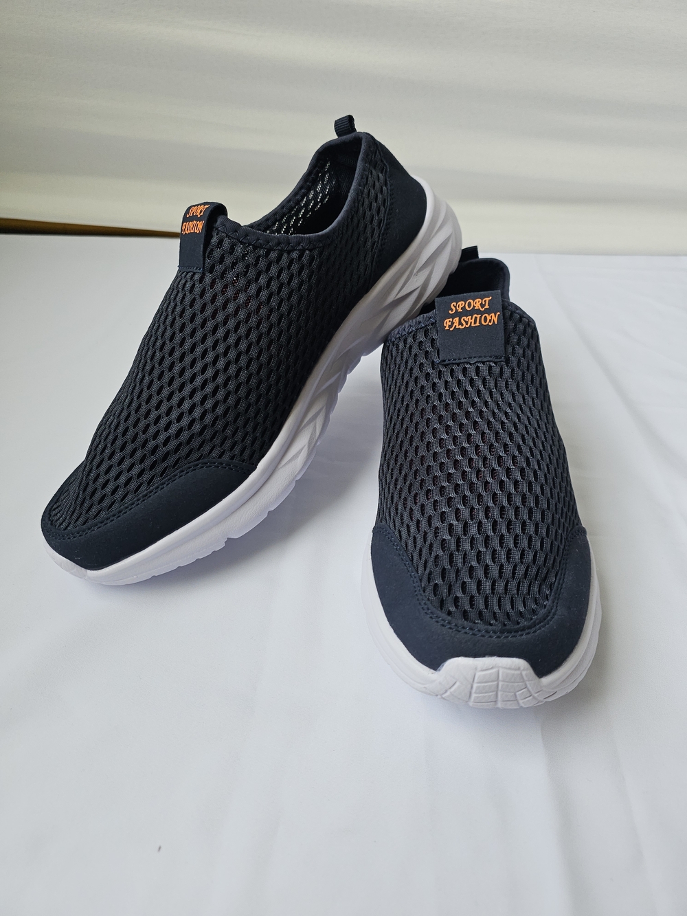 Men's Black Slip-On Athletic Sneakers — Breathable Mesh — Size 43 — Sport Fashio